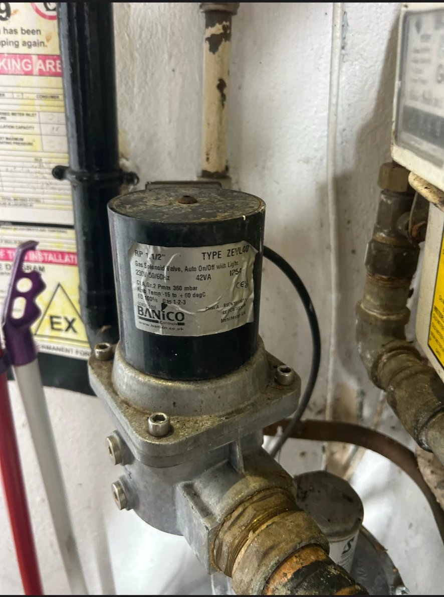 Existing Banico ZEVL40 gas solenoid valve in a plant room